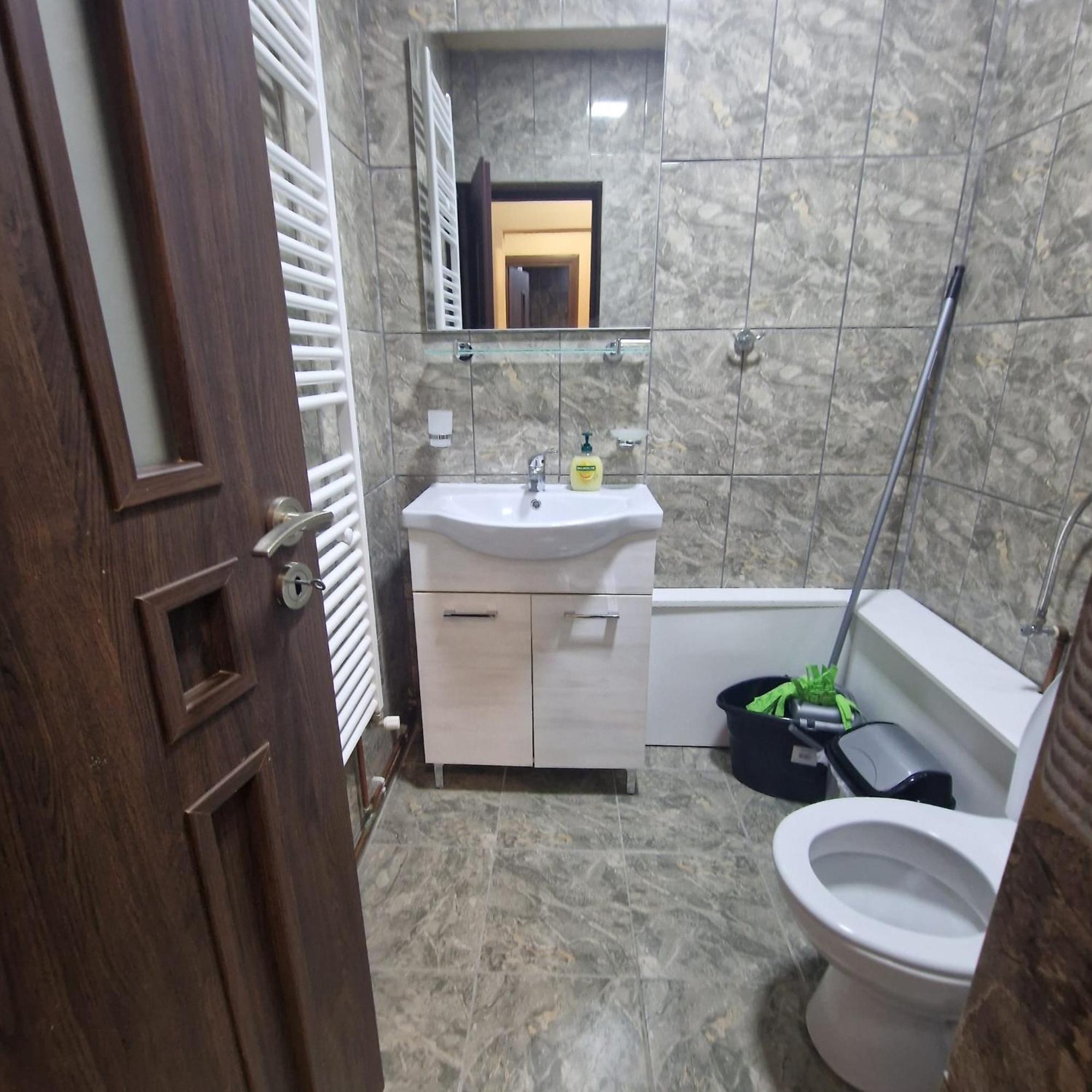 Apartament Iulius 3 Manastire Curtea De Arges Exterior photo